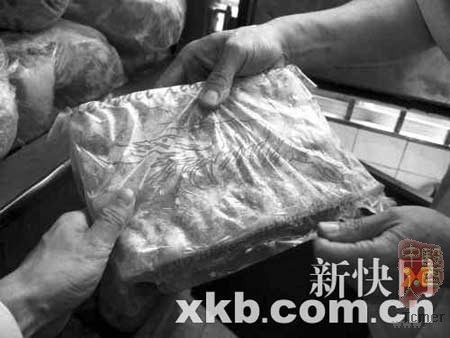校食堂用猪淋巴充五花肉续:责任人被停职(图)