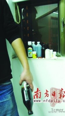 止咳水“家族”庞大,许多青少年深受其害。徐滔摄