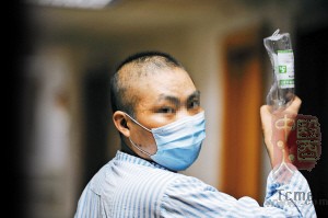 同一生产线两名工人十天相继患白血病