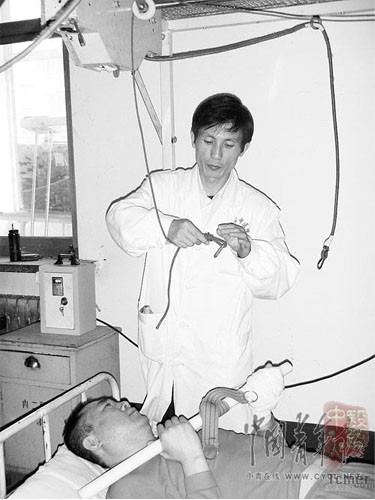 医生不拿回扣引发众怒 卫生局发文称其有精神病 医生不拿回扣引发众怒 卫生局发文称其有精神病