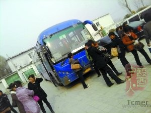  �ӱ����մ���Աߣ����Ժӱ����ݡ��̰�����Ѫ�߹��а����ˡ� 
