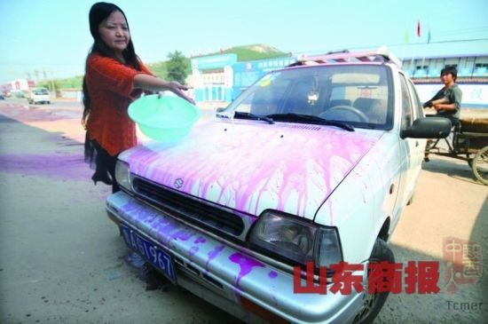 一洗车,白色汽车瞬间变成红色 一洗车,白色汽车瞬间变成红色