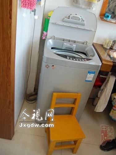 ���ӿ����ǽ��ŵ�������ϴ�»��ġ�