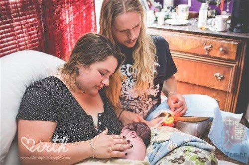 美国产妇流行“慢火烧断脐带”称能促进母婴感情