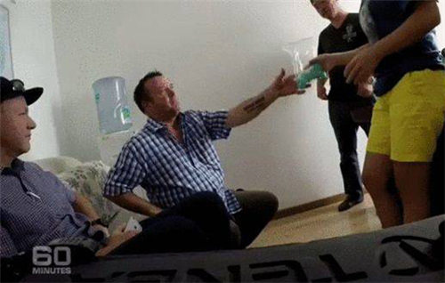��С����»ü�׹¥���� ���װ硰�ڰ��ϴ����й��Ե׵��顾��ͼ��